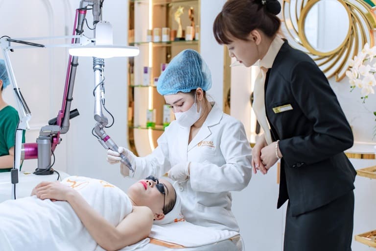 không nặn mụn có tự hết được không