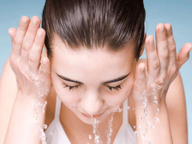 mang thai có nên đi spa nặn mụn hay không