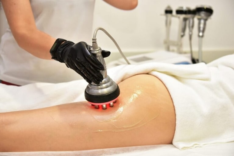 Tại sao nên trị mụn mông tại spa