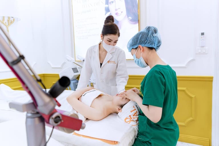 spa trị mụn quận 2 an toàn