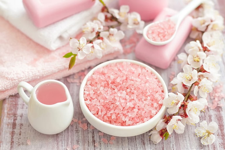 Những cách trị máu bầm sau khi nặn mụn hiệu quả