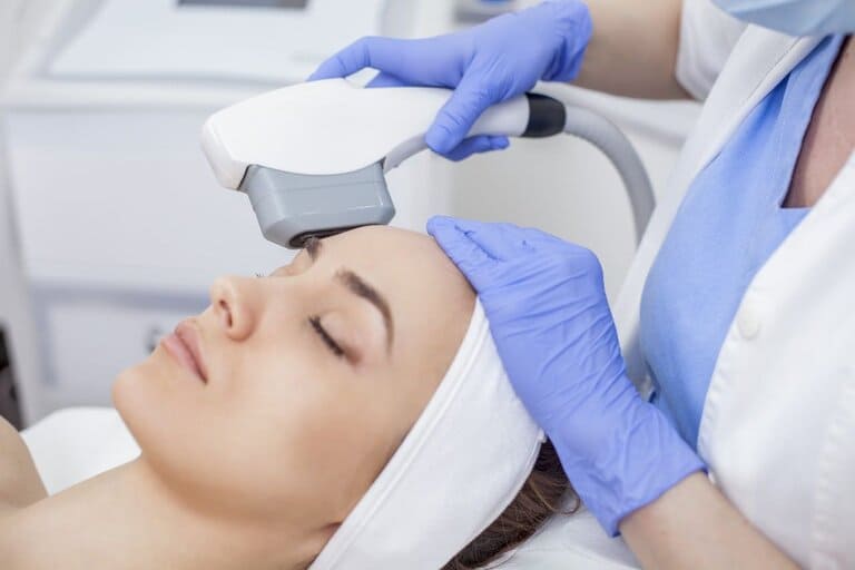 các phương pháp trị mụn tại spa uy tín