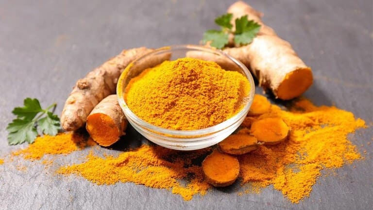 cách trị mụn tại nhà bằng cà chua an toàn