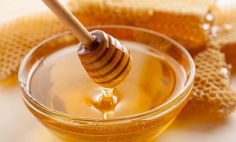 cách trị mụn bằng mật ong