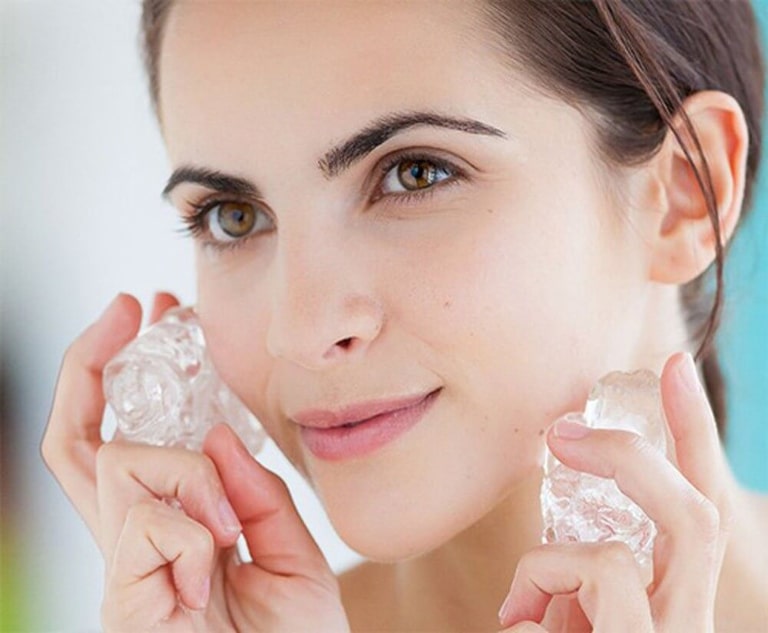 Có nên chườm đá sau khi nặn mụn không