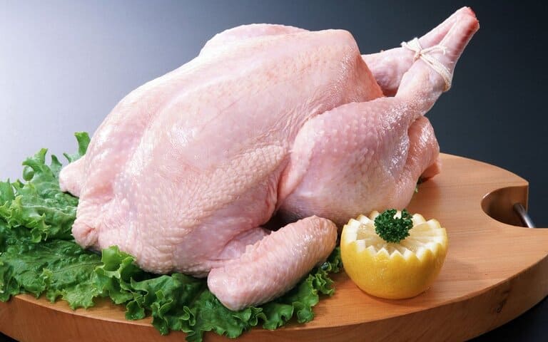 mới nặn mụn xong không nên ăn gì