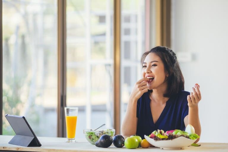 chăm sóc da bị thâm mụn