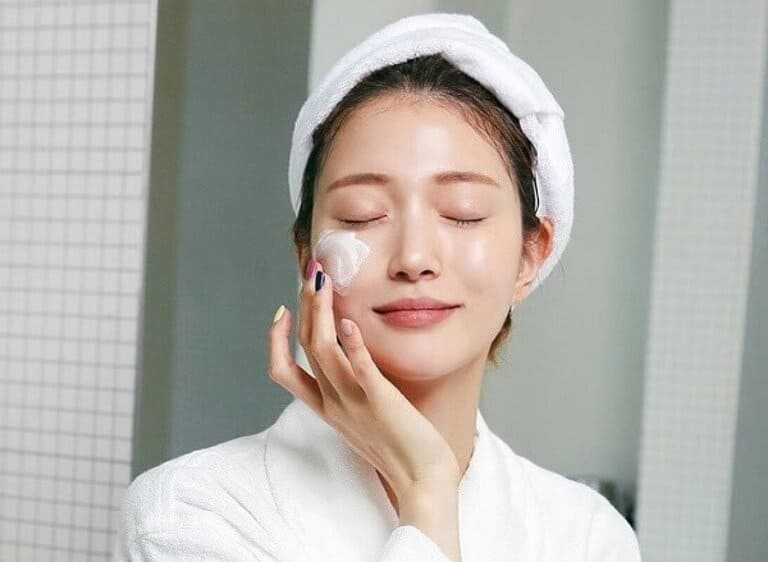 trị mụn sau sinh